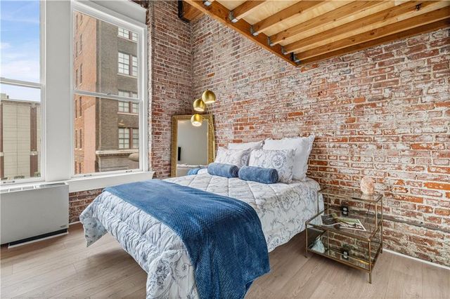308 W 8th Street 304, Kansas City, MO 64105
