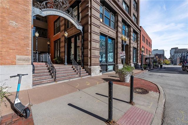 308 W 8th Street 304, Kansas City, MO 64105