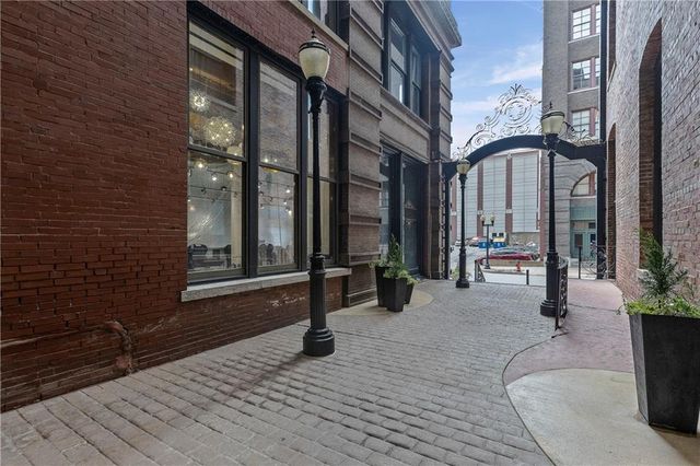 308 W 8th Street 304, Kansas City, MO 64105