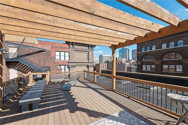 308 W 8th Street 304, Kansas City, MO 64105