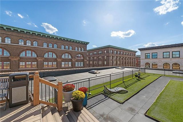 308 W 8th Street 304, Kansas City, MO 64105