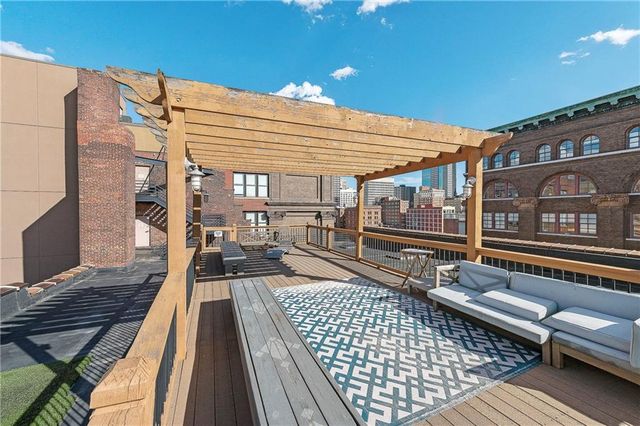 308 W 8th Street 304, Kansas City, MO 64105