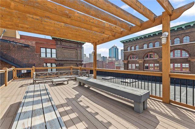 308 W 8th Street 304, Kansas City, MO 64105
