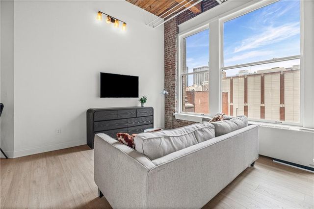 308 W 8th Street 304, Kansas City, MO 64105