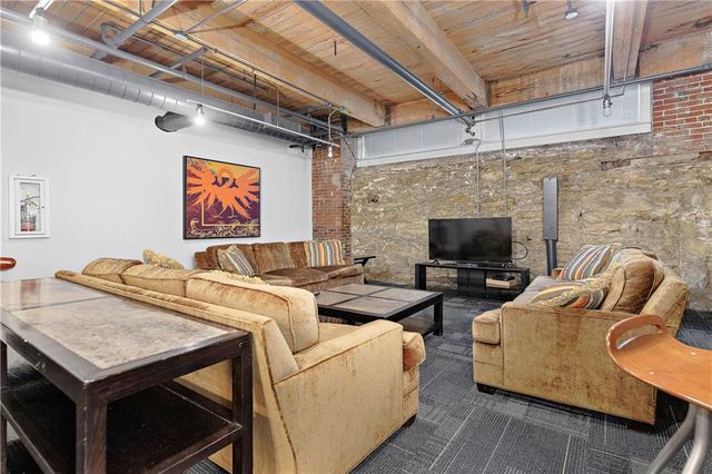 308 W 8th Street 304, Kansas City, MO 64105