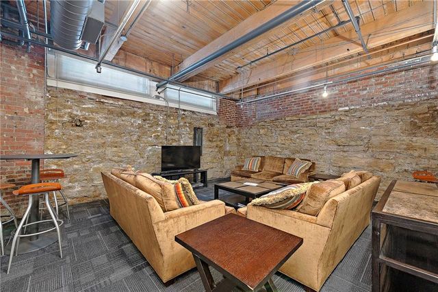 308 W 8th Street 304, Kansas City, MO 64105
