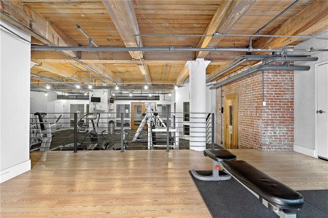 308 W 8th Street 304, Kansas City, MO 64105
