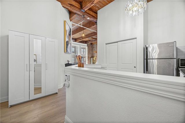308 W 8th Street 304, Kansas City, MO 64105