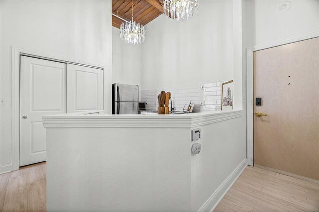 308 W 8th Street 304, Kansas City, MO 64105