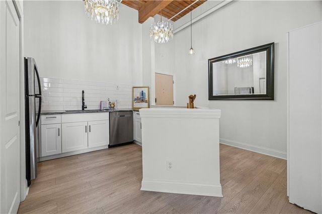 308 W 8th Street 304, Kansas City, MO 64105