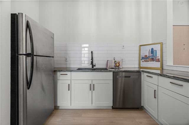 308 W 8th Street 304, Kansas City, MO 64105