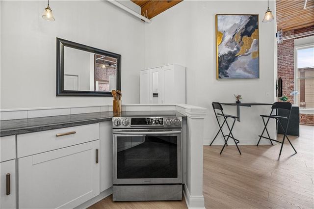 308 W 8th Street 304, Kansas City, MO 64105
