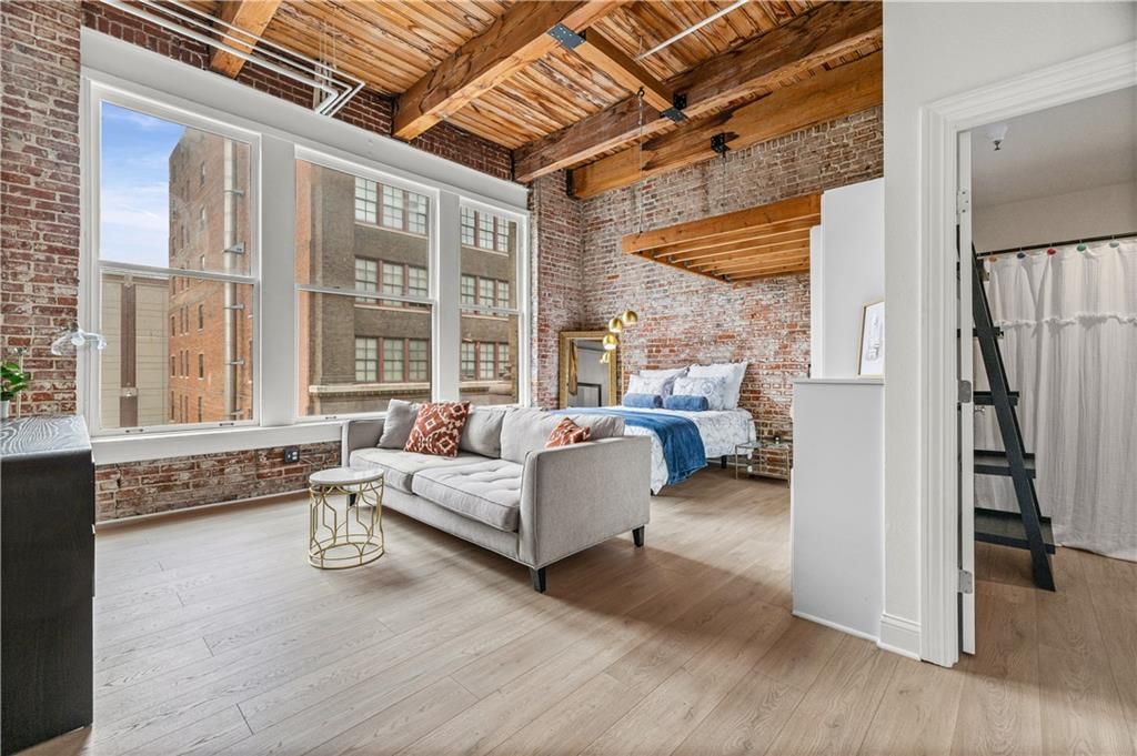308 W 8th Street 304, Kansas City, MO 64105