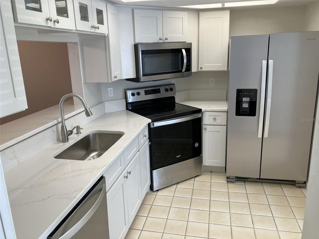 1988 GEORGIA CIRCLE S, Clearwater, FL 33760