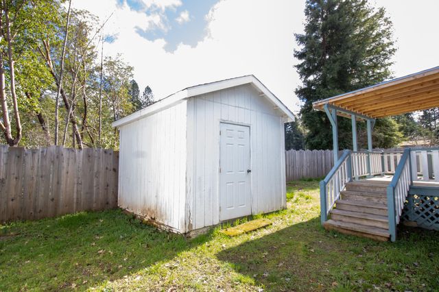 629 Frederick Court, Cave Junction, OR 97523