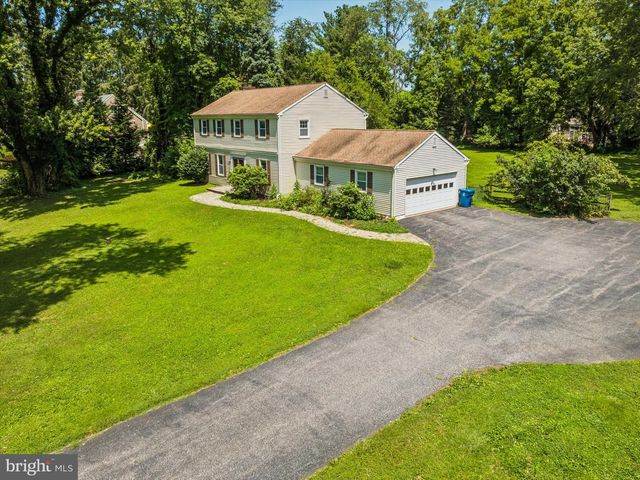 710 WILLOWDALE LN, Kennett Square, PA 19348