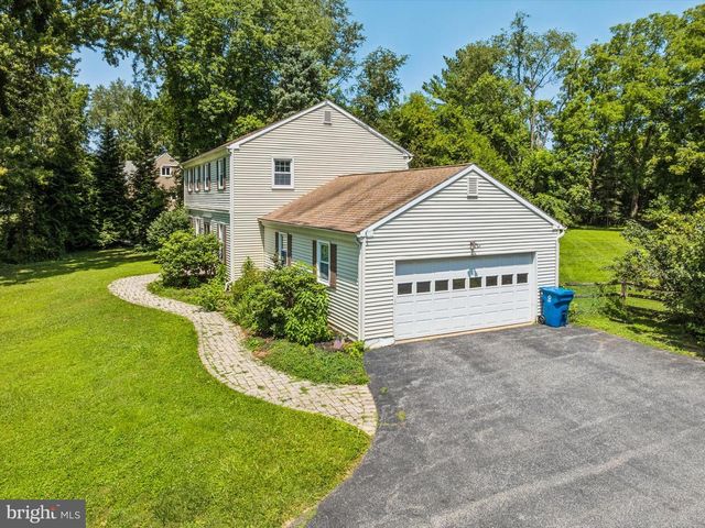 710 WILLOWDALE LN, Kennett Square, PA 19348