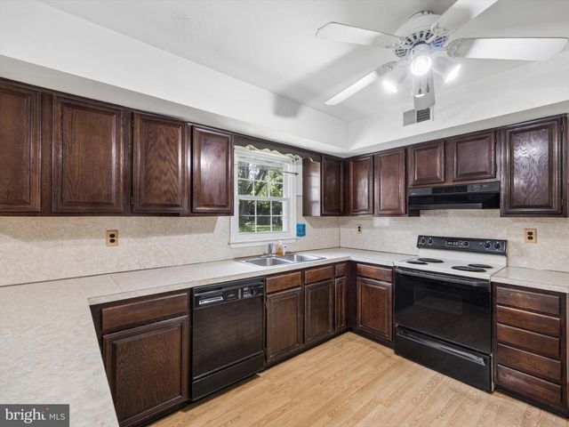 710 WILLOWDALE LN, Kennett Square, PA 19348