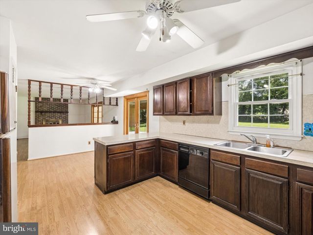 710 WILLOWDALE LN, Kennett Square, PA 19348