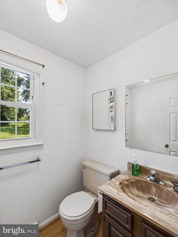 710 WILLOWDALE LN, Kennett Square, PA 19348