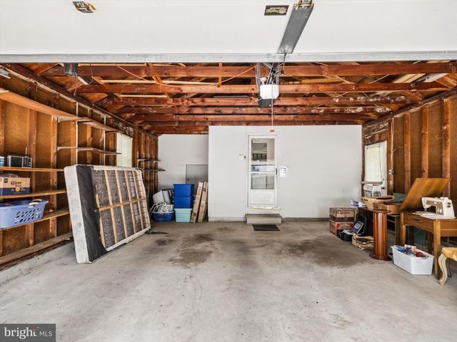 710 WILLOWDALE LN, Kennett Square, PA 19348