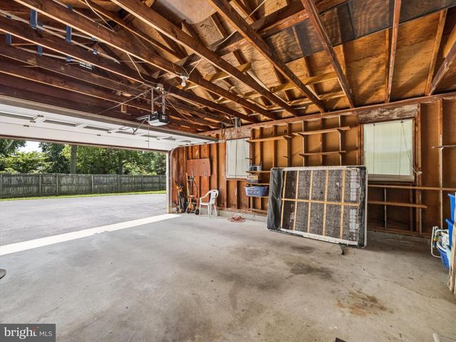 710 WILLOWDALE LN, Kennett Square, PA 19348