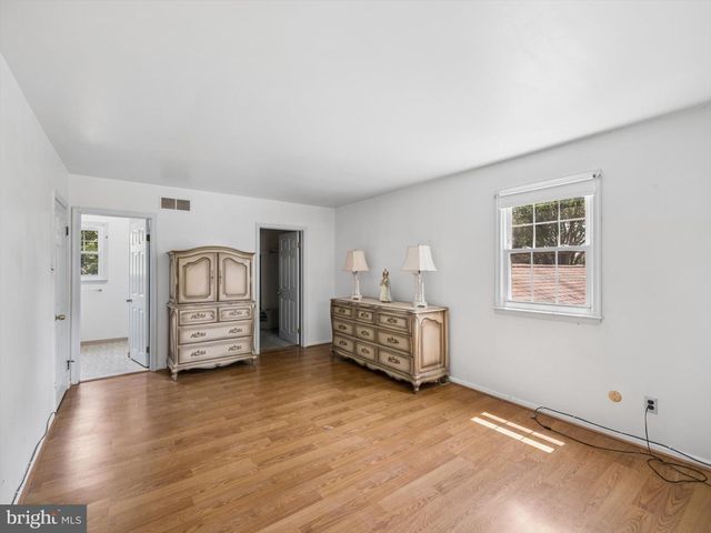 710 WILLOWDALE LN, Kennett Square, PA 19348