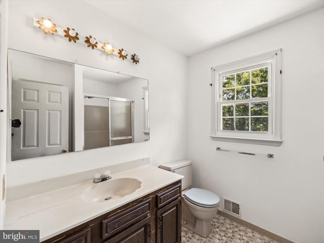 710 WILLOWDALE LN, Kennett Square, PA 19348