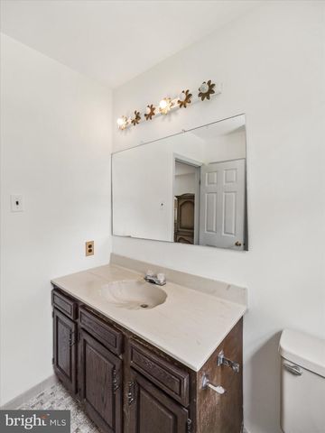 710 WILLOWDALE LN, Kennett Square, PA 19348