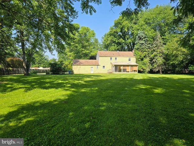 710 WILLOWDALE LN, Kennett Square, PA 19348