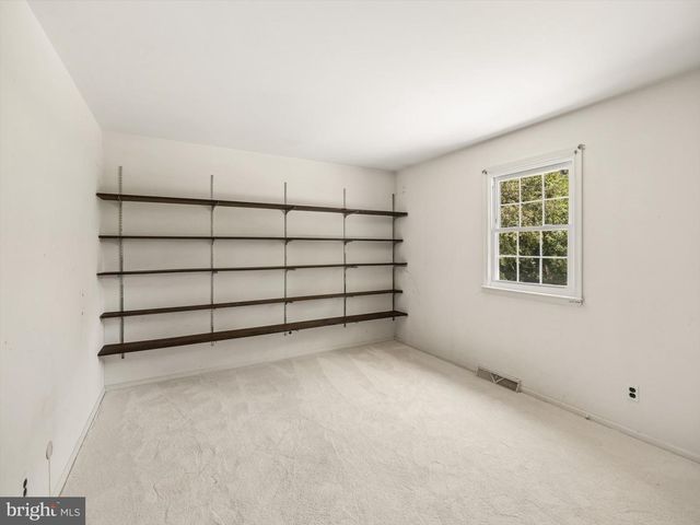 710 WILLOWDALE LN, Kennett Square, PA 19348
