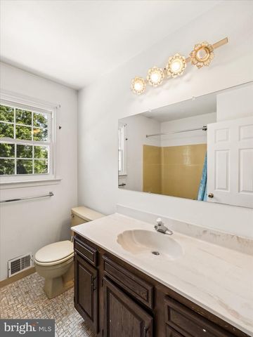 710 WILLOWDALE LN, Kennett Square, PA 19348