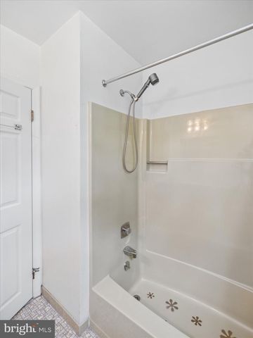 710 WILLOWDALE LN, Kennett Square, PA 19348