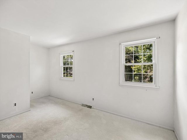 710 WILLOWDALE LN, Kennett Square, PA 19348