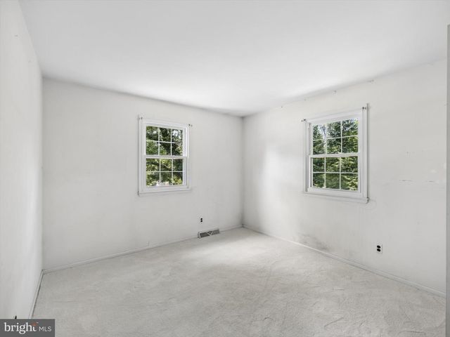 710 WILLOWDALE LN, Kennett Square, PA 19348