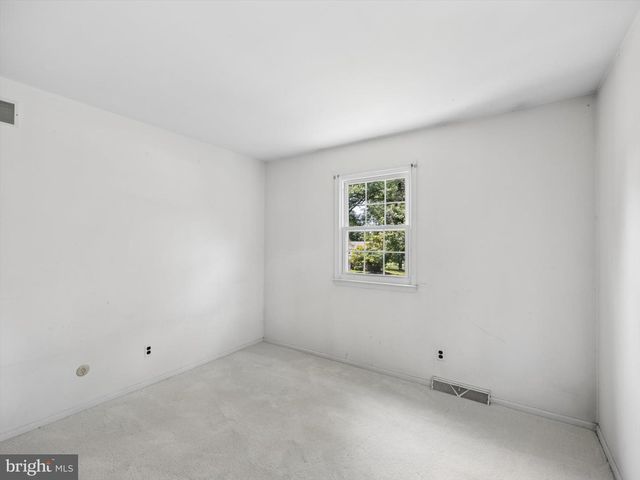 710 WILLOWDALE LN, Kennett Square, PA 19348