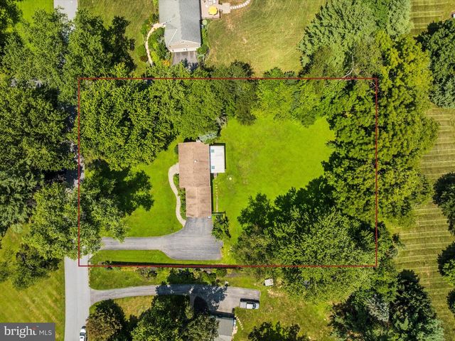 710 WILLOWDALE LN, Kennett Square, PA 19348