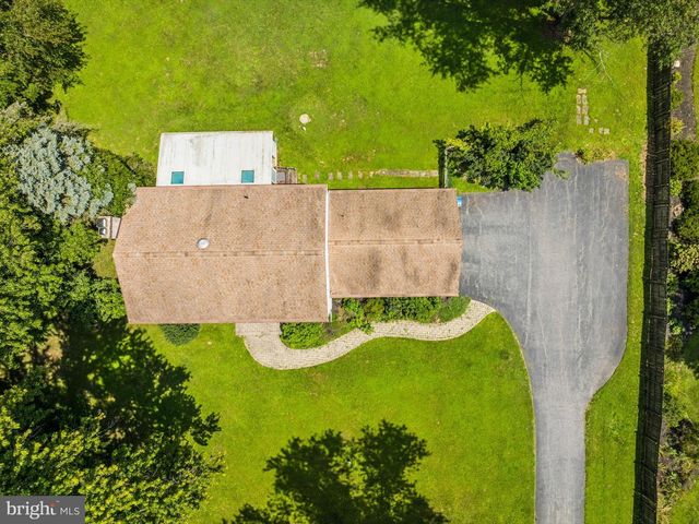 710 WILLOWDALE LN, Kennett Square, PA 19348