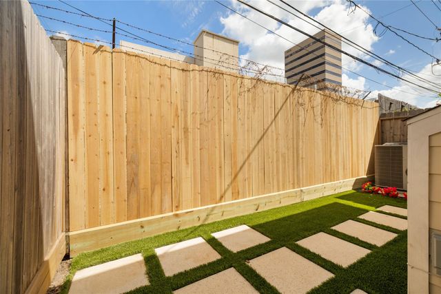 2632 Couch Street, Houston, TX 77008