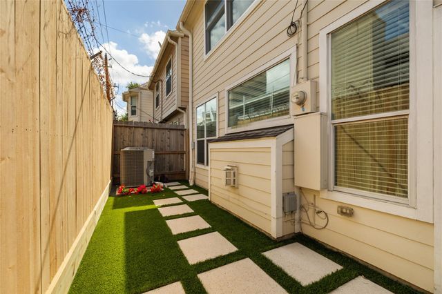 2632 Couch Street, Houston, TX 77008