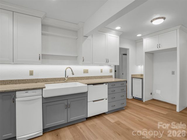 104 Lakeridge Road, Lake Lure, NC 28746