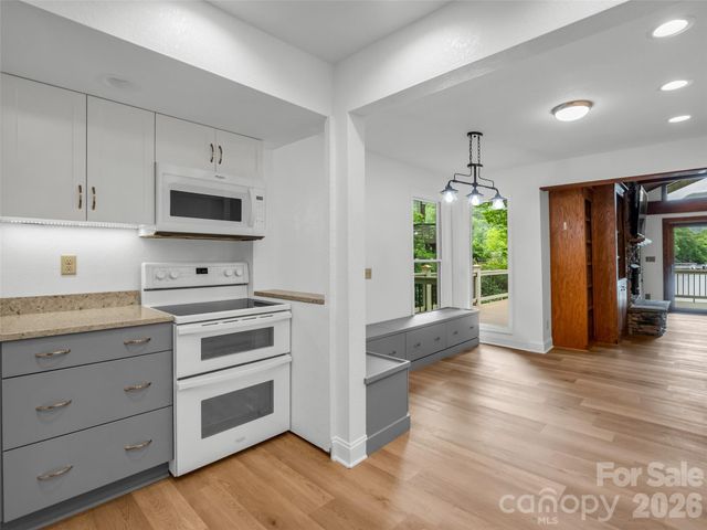 104 Lakeridge Road, Lake Lure, NC 28746