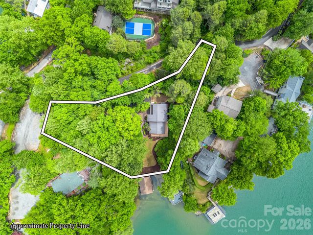 104 Lakeridge Road, Lake Lure, NC 28746