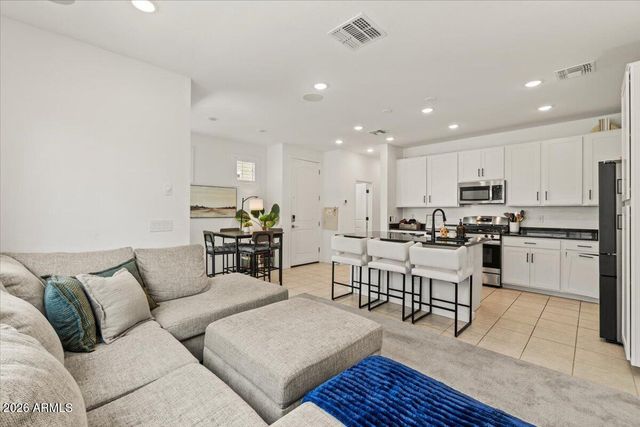 2786 S APACHE Drive, Chandler, AZ 85286