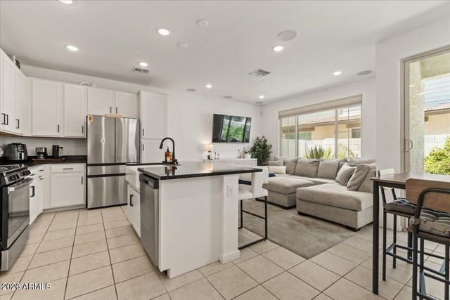 2786 S APACHE Drive, Chandler, AZ 85286