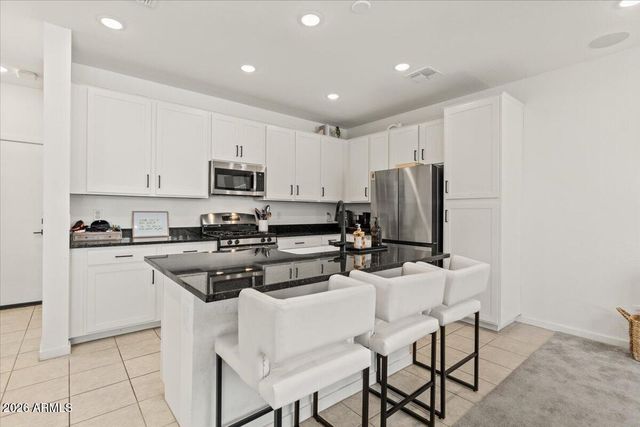 2786 S APACHE Drive, Chandler, AZ 85286