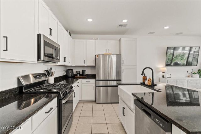 2786 S APACHE Drive, Chandler, AZ 85286