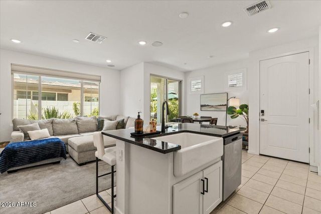 2786 S APACHE Drive, Chandler, AZ 85286