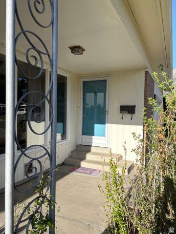 1779 E MOORDALE LN, Holladay, UT 84117