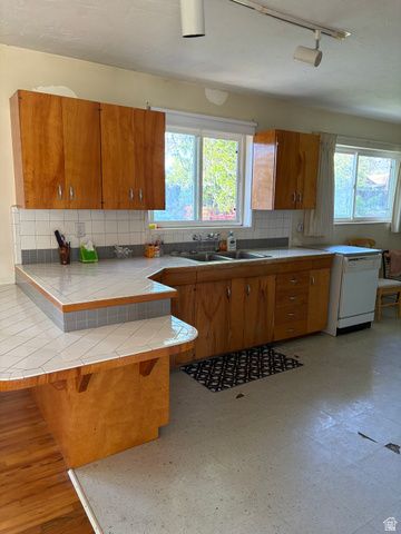 1779 E MOORDALE LN, Holladay, UT 84117